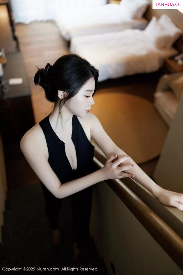 梦心玥  [XiuRen]高清写真图 2025.03.24 No.10059 梦心玥 黑色情趣第11张图片
